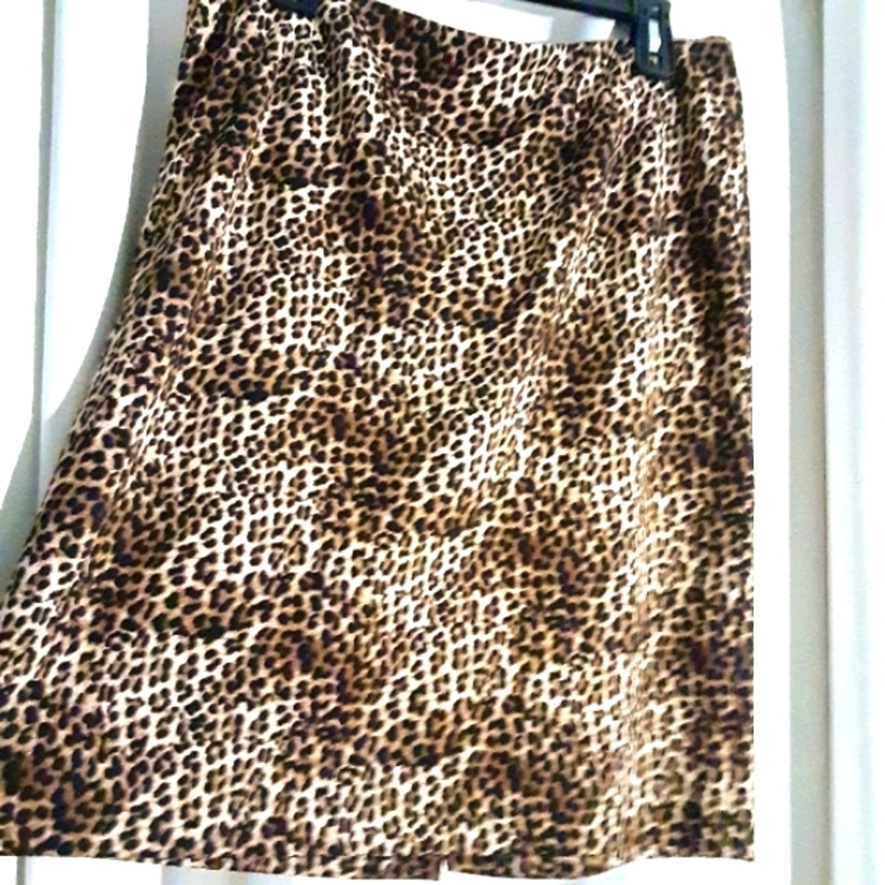 Alfani sz 14 tiger print stretchy material skirt zip back